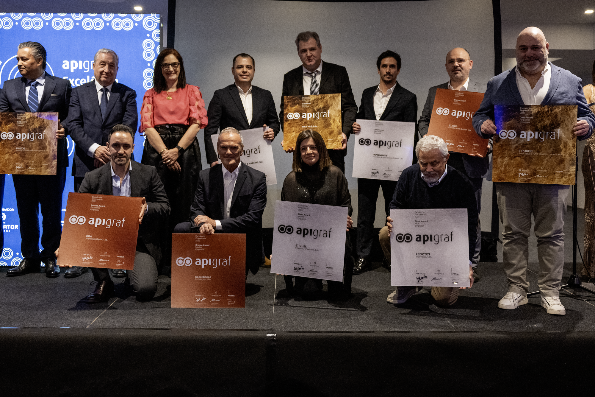 Fotografia de grupo dos premiados da noite